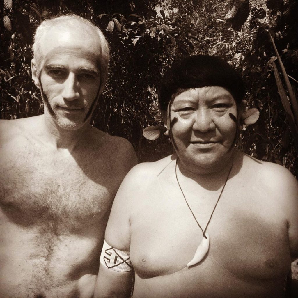 Luiz Bolognesi e Davi Kopenawa Yanomami