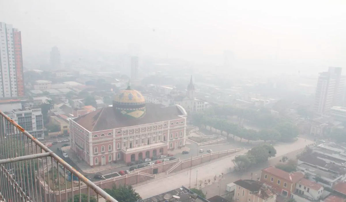 Manaus envolto à fumaça das queimadas