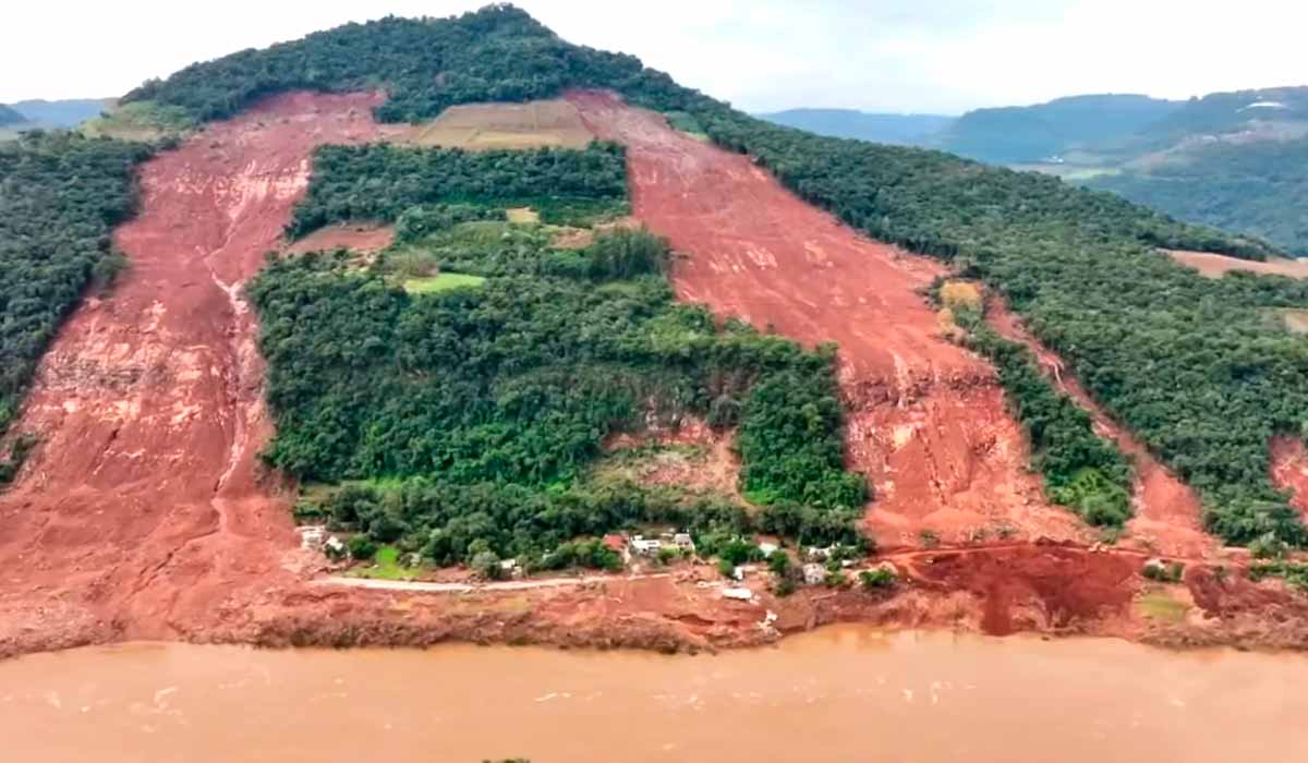 Deslizamentos em áreas íngremes da serra gaúcha