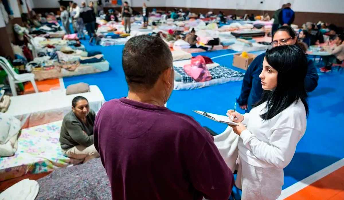 Atendimento às vítimas das enchentes no RS é feito nos abrigos por equipe de médicos e psicólogos voluntários - Foto: Jefferson Bernardes