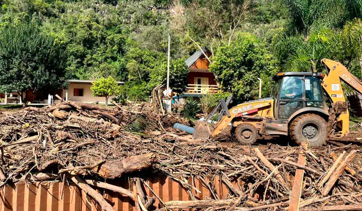 O estado já tem experiência na recuperação das comunidades após os estragos da chuva - limpeza e desobstrução de vias após chuvas em Bento Gonçalves