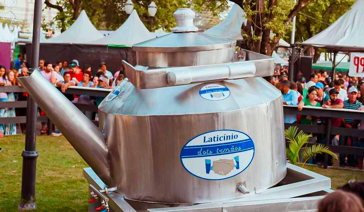 A chaleira gigante onde é feita a queimadinha