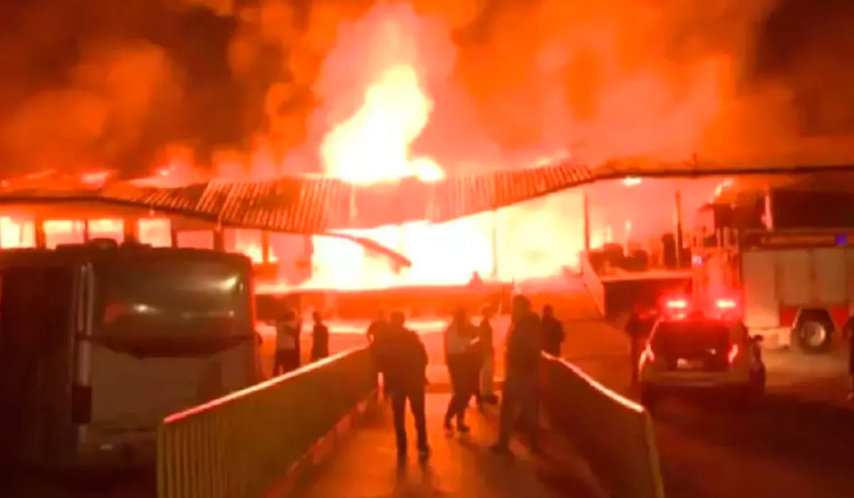 Incêndio no Ceasa Curitiba e destrói mais de 40 boxes - Foto: Ailton Vieira