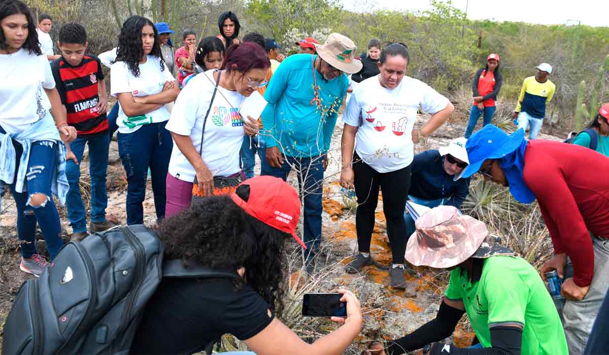 Atividade de campo com jovens para conservação dos bens materiais e imateriais dos territórios onde vivem as comunidades atendidas pelo projeto - Foto: Rute Barbosa