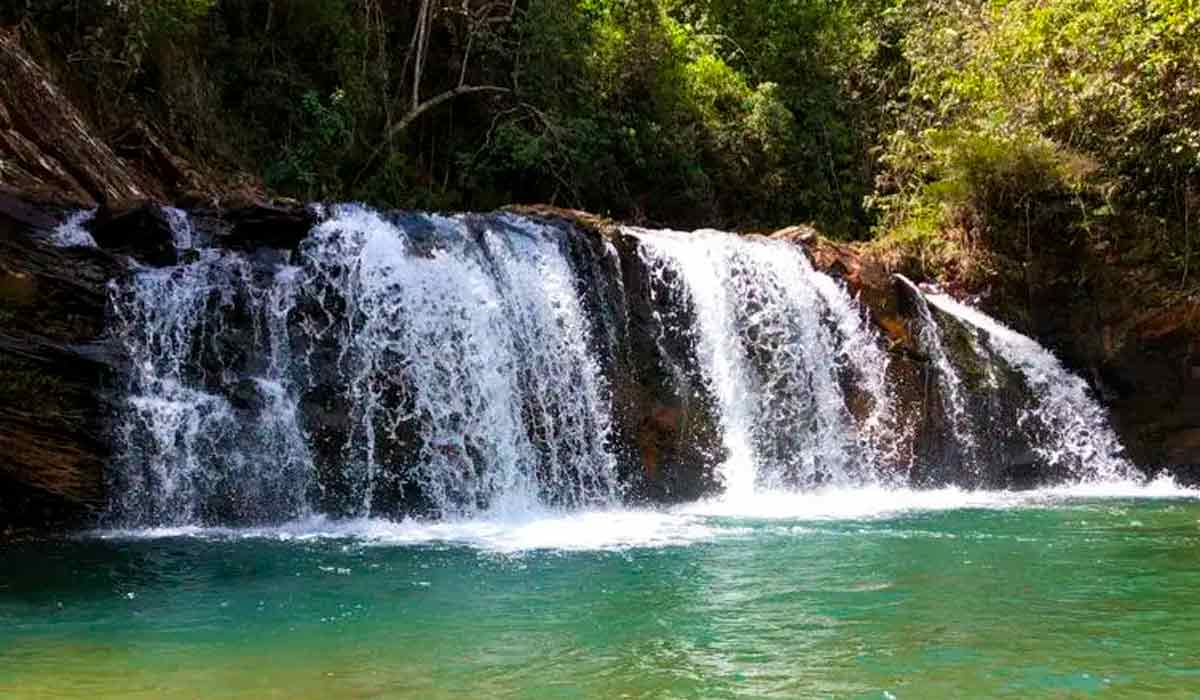 Poço do Tonhão fica localizado alguns quilômetros acima da cachoeira de Santo Antônio, possui um poço grande e raso, de águas cristalinas, totalmente transparentes