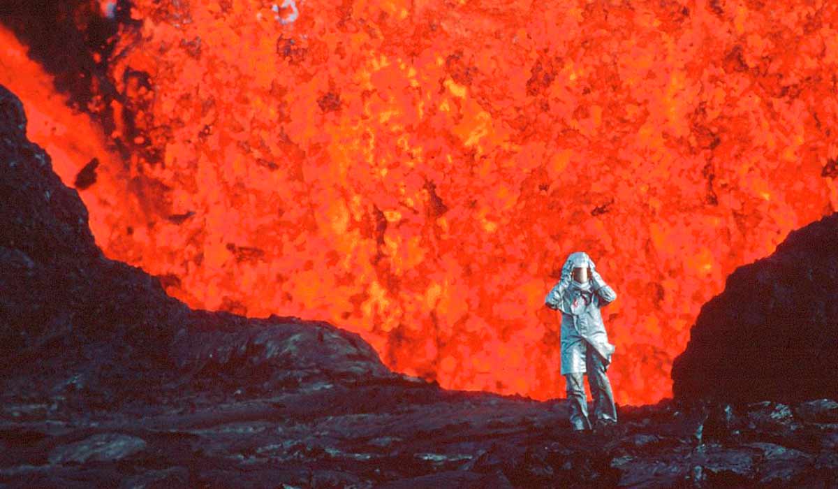 Cena do filme de Werner Herzog, "O Fogo Interior: Um Réquiem para Katia e Maurice Krafft", uma das principais atrações do evento com imagens impactantes de erupções vulcânicas, uma homenagem a um casal de especialistas nesses fenômenos