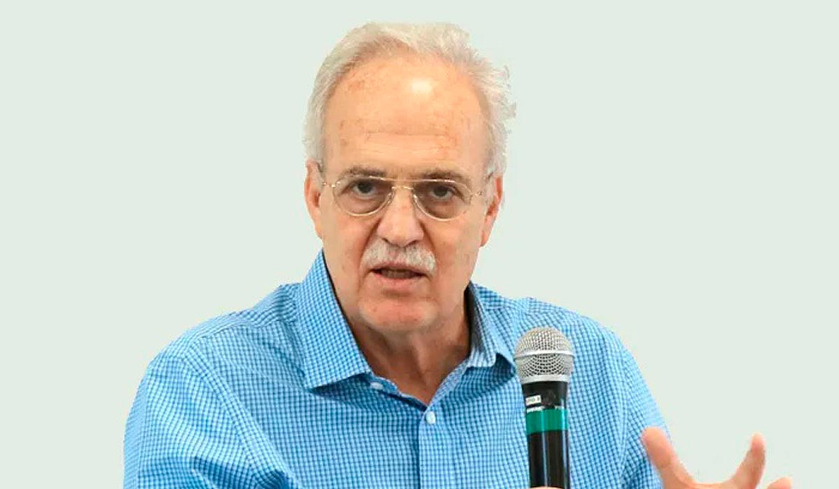 Carlos Nobre - 
Evidências científicas mostram que a amazônia corre risco de alcançar o ponto de não-retorno