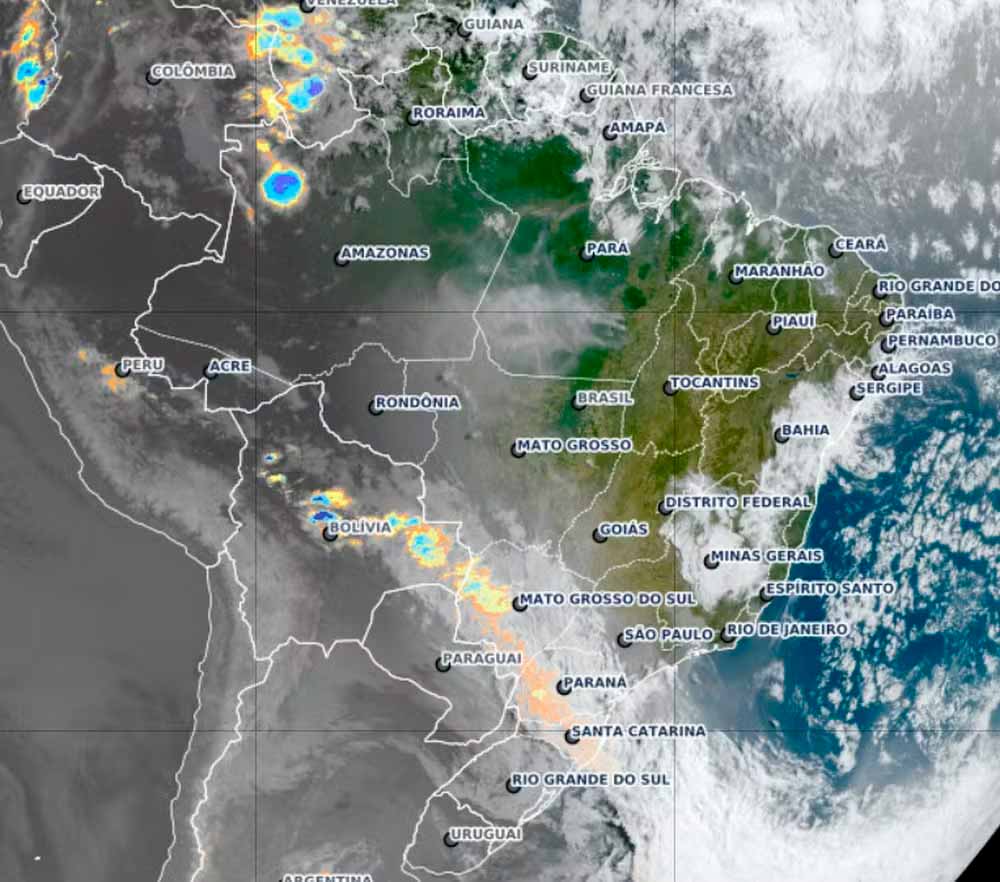 Fumaça e frente fria vistas de satélite - Foto: Climatempo