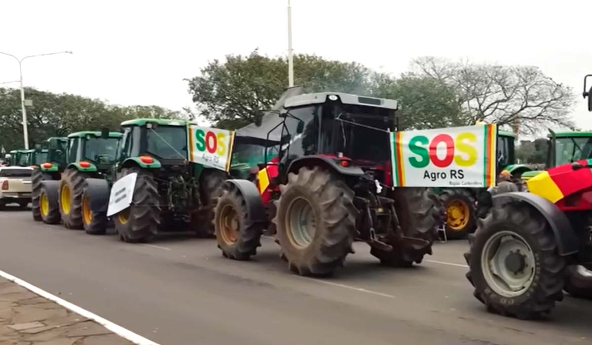 Milhares de produtores rurais gaúchos realizaram tratoraço