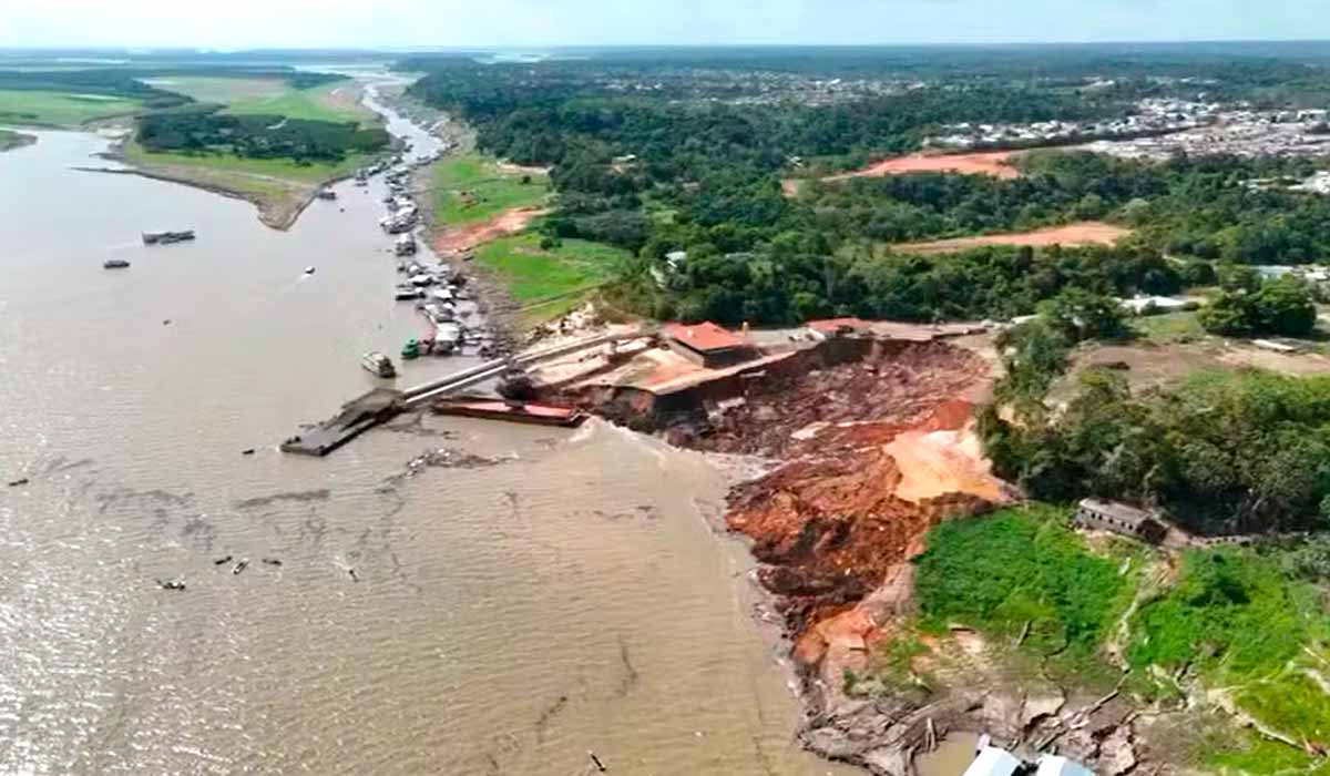 Orla de comunidade desaba em Manacapuru, no interior do AM - Foto: Marinha do Brasil