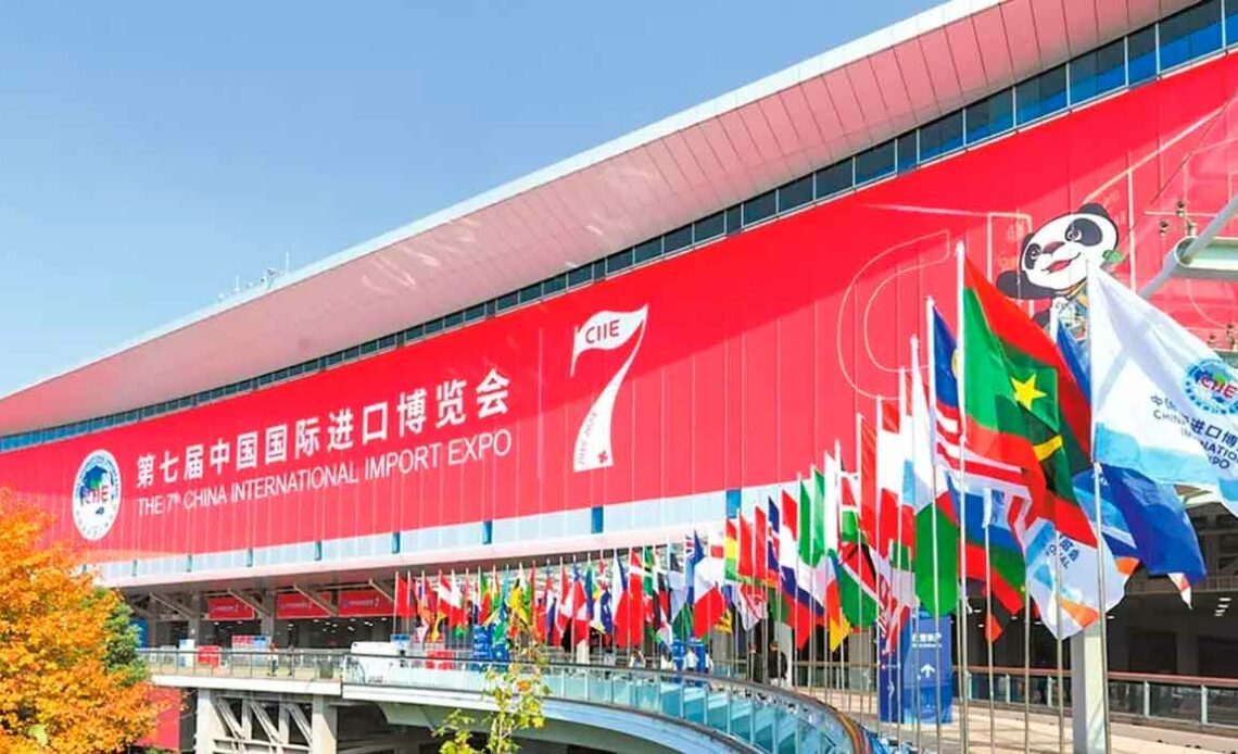 Entrada do pavilha da 7ª Exposição Internacional de Importação da China