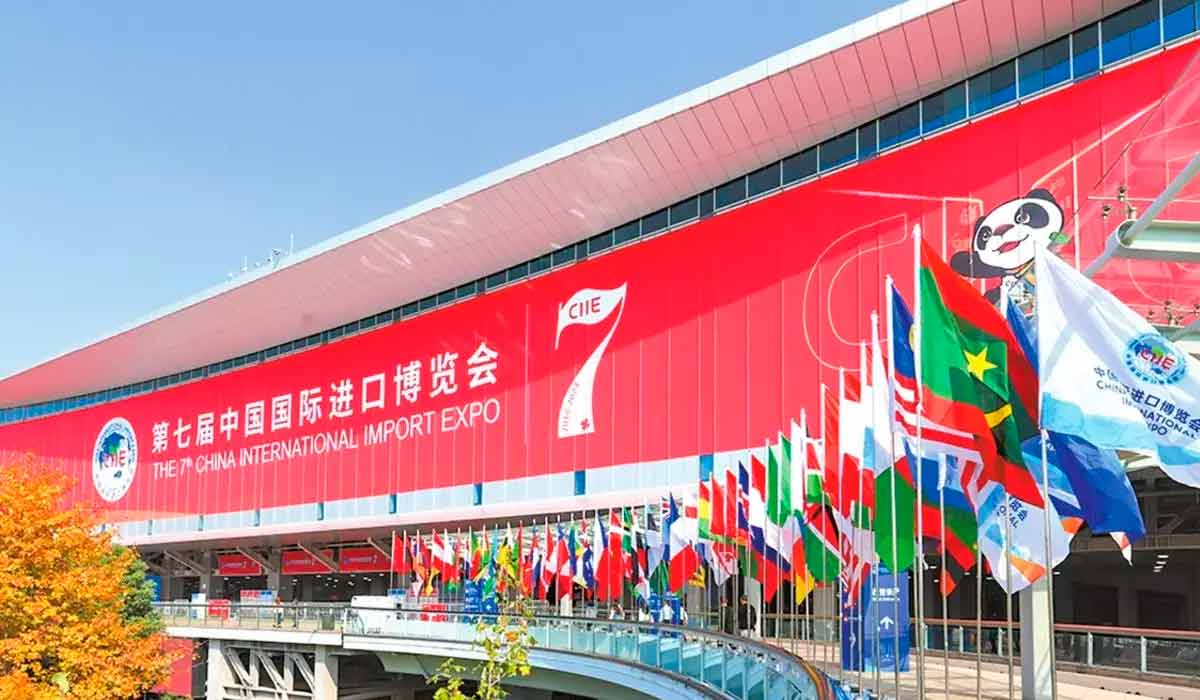 Entrada do pavilha da 7ª Exposição Internacional de Importação da China