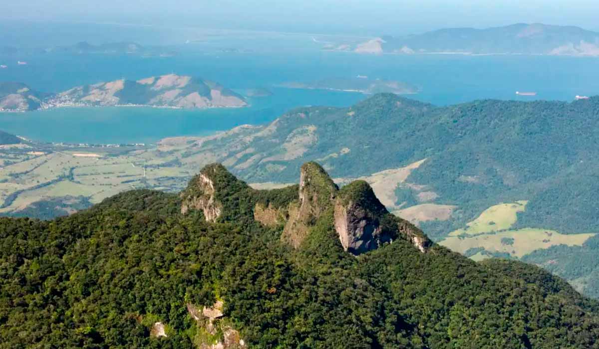 Pico das Três Orelhas, no Parque Estadual Cunhambebe, Mangaratiba, RJ - Foto: Gustavo Pedro