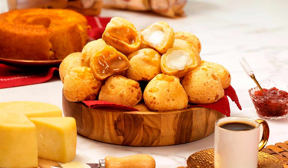 Doce de leite, pão de queijo e queijo, tudo junto e misturado