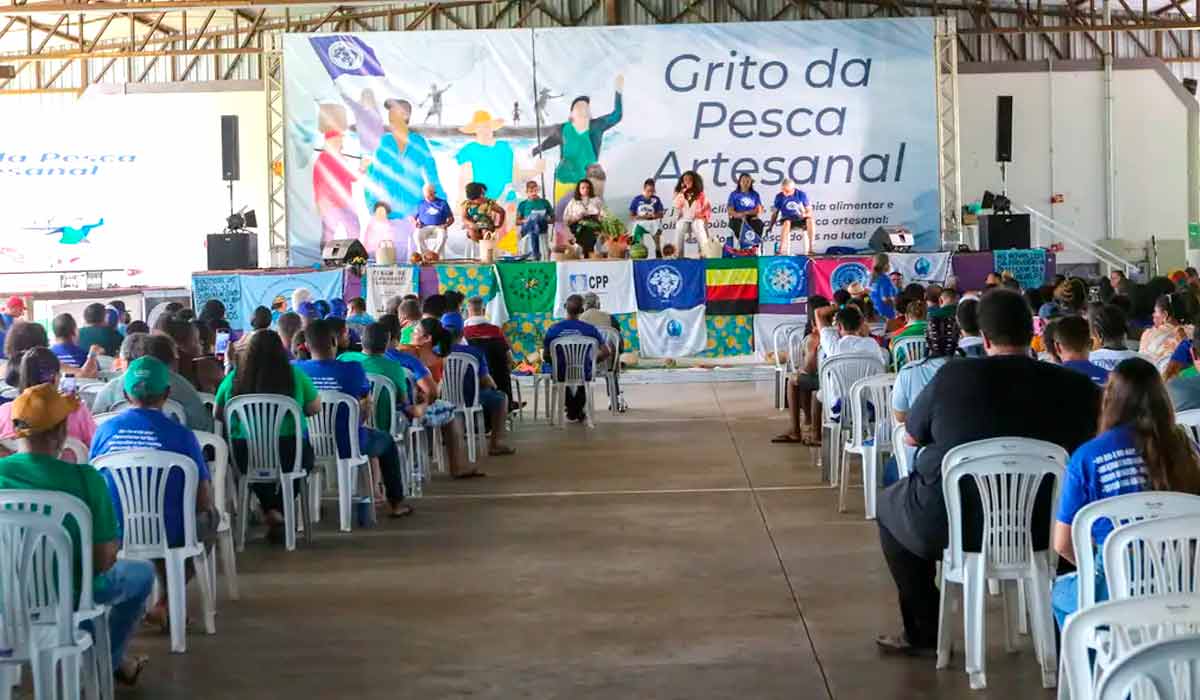 Pescadores reunidos no Grito da pesca artesanal