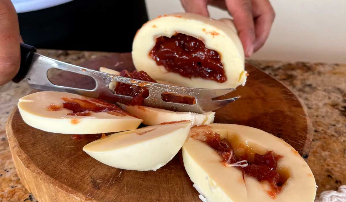 O queijo cabacinha recheado com goiabada da Fazenda Bonança