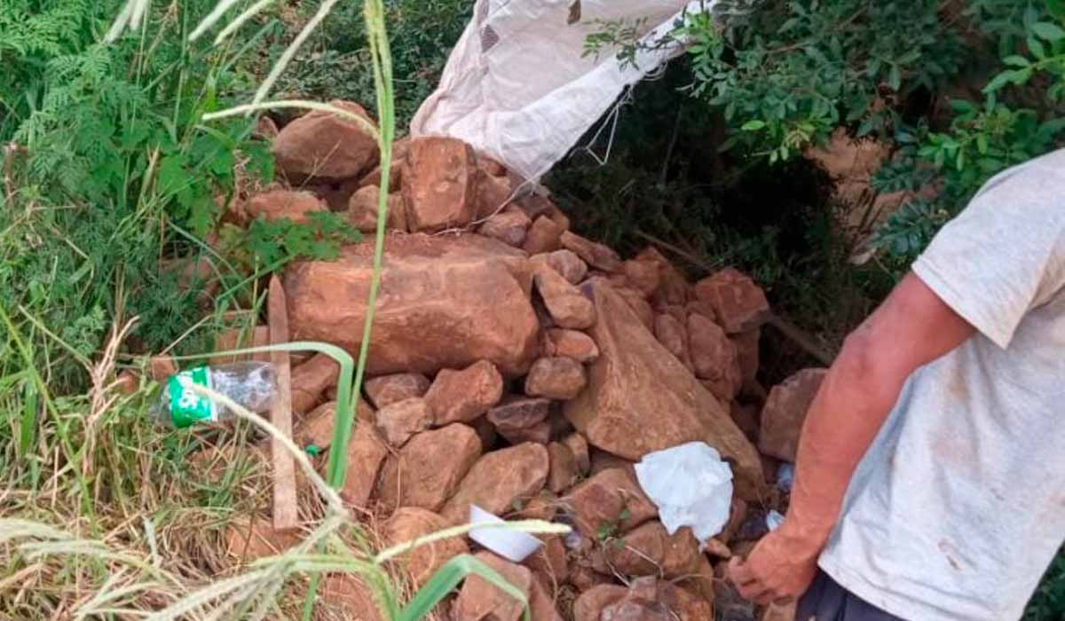 Tenda improvisada na propriedade onde as refeições eram feitas - Foto: MTE