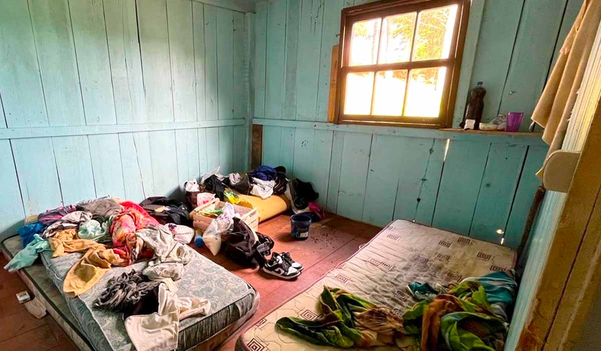 Trabalhadores estavam alojados em uma casa de madeira com 2 quartos em São Marcos-RS que, segundo o depoimentos à auditoria do Trabalho, chegou a abrigar 11 homens ao todo - Foto: Foto: Ministério Público do Trabalho