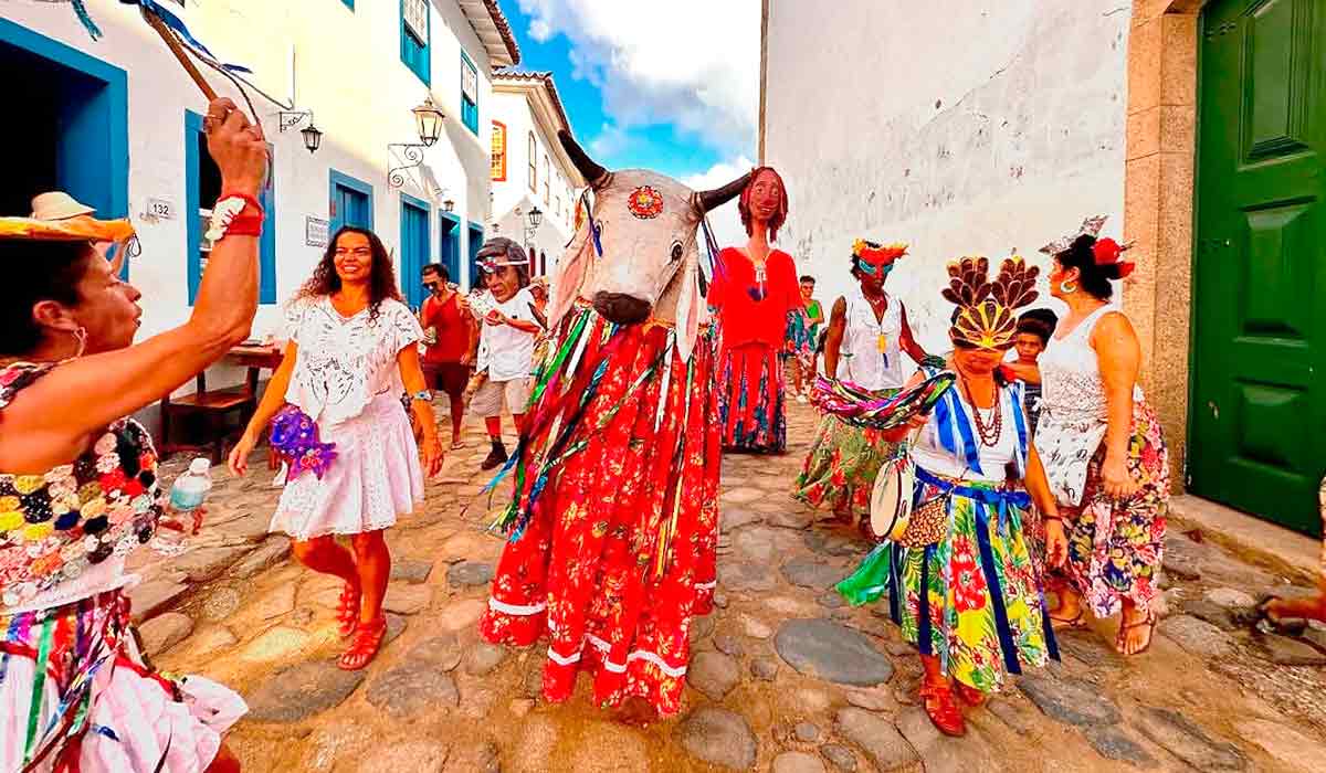 O boi pelas ruas do Centro Histórico de Paraty